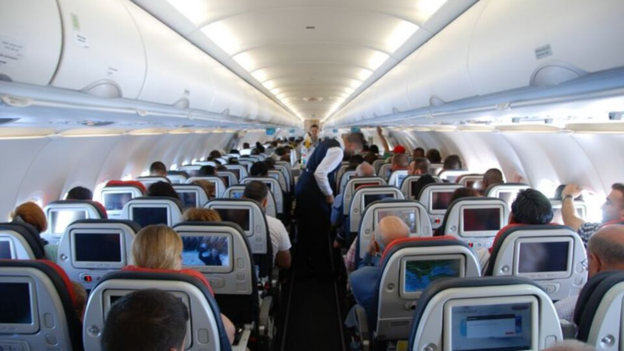 Uçakta “bomba şakası” yapan yolcu ağır ceza aldı