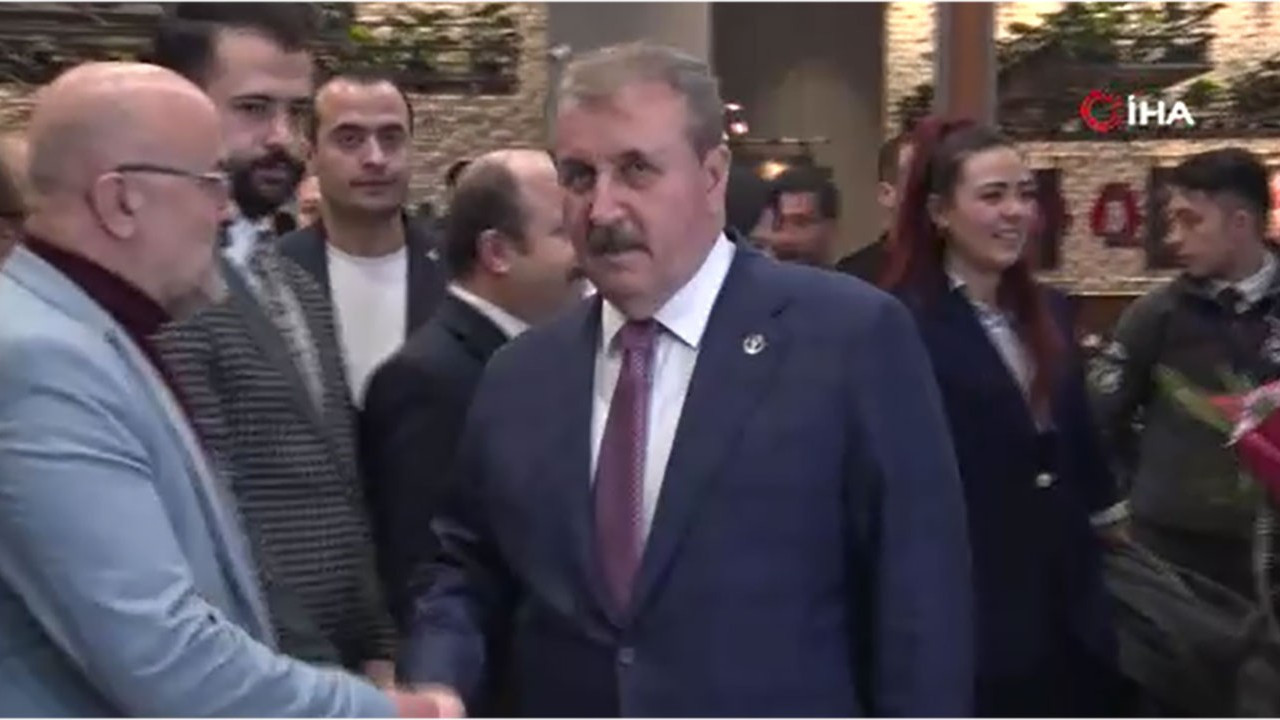 BBP lideri Destici, 'Çatlı' filmini beyaz perdede izledi