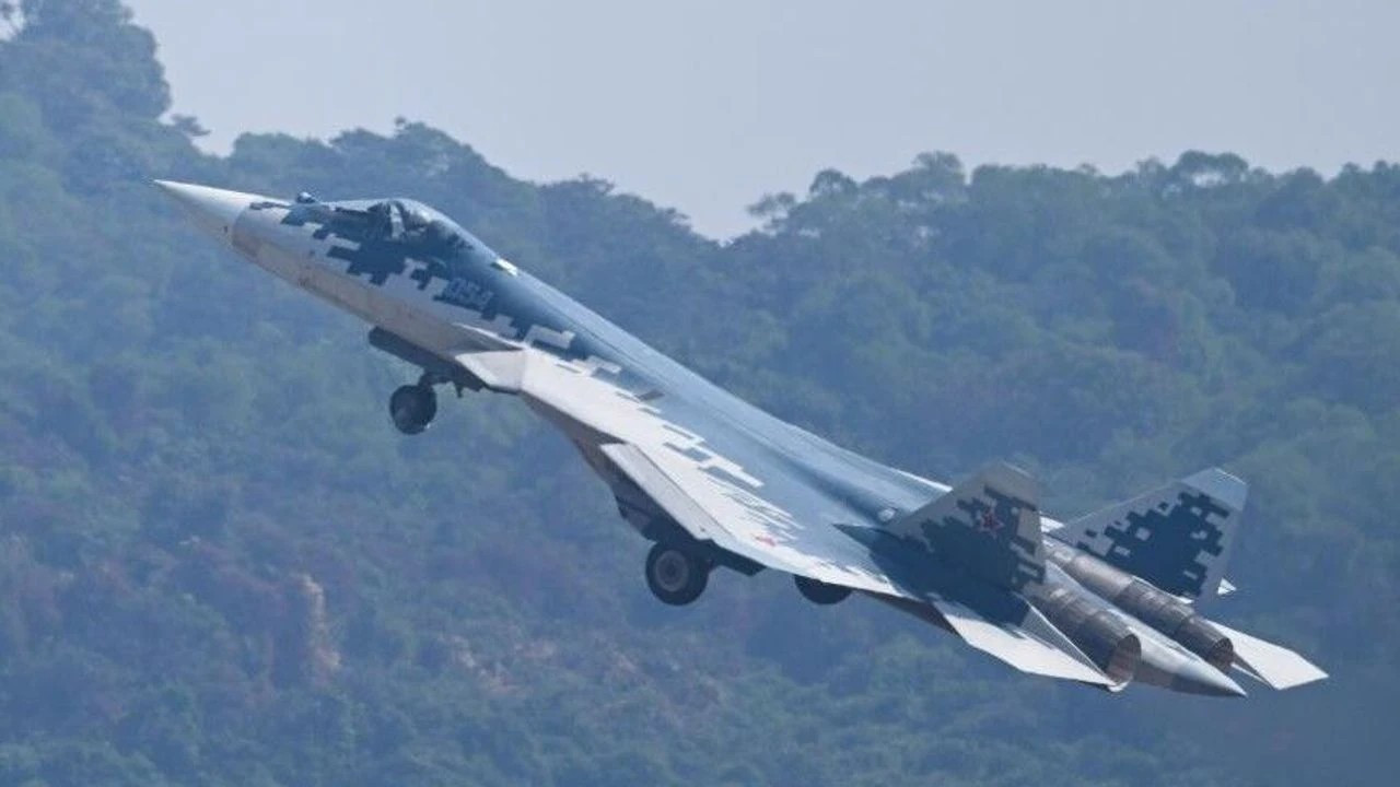 Kırım'da Rus "Su-30" tipi savaş uçağı düştü