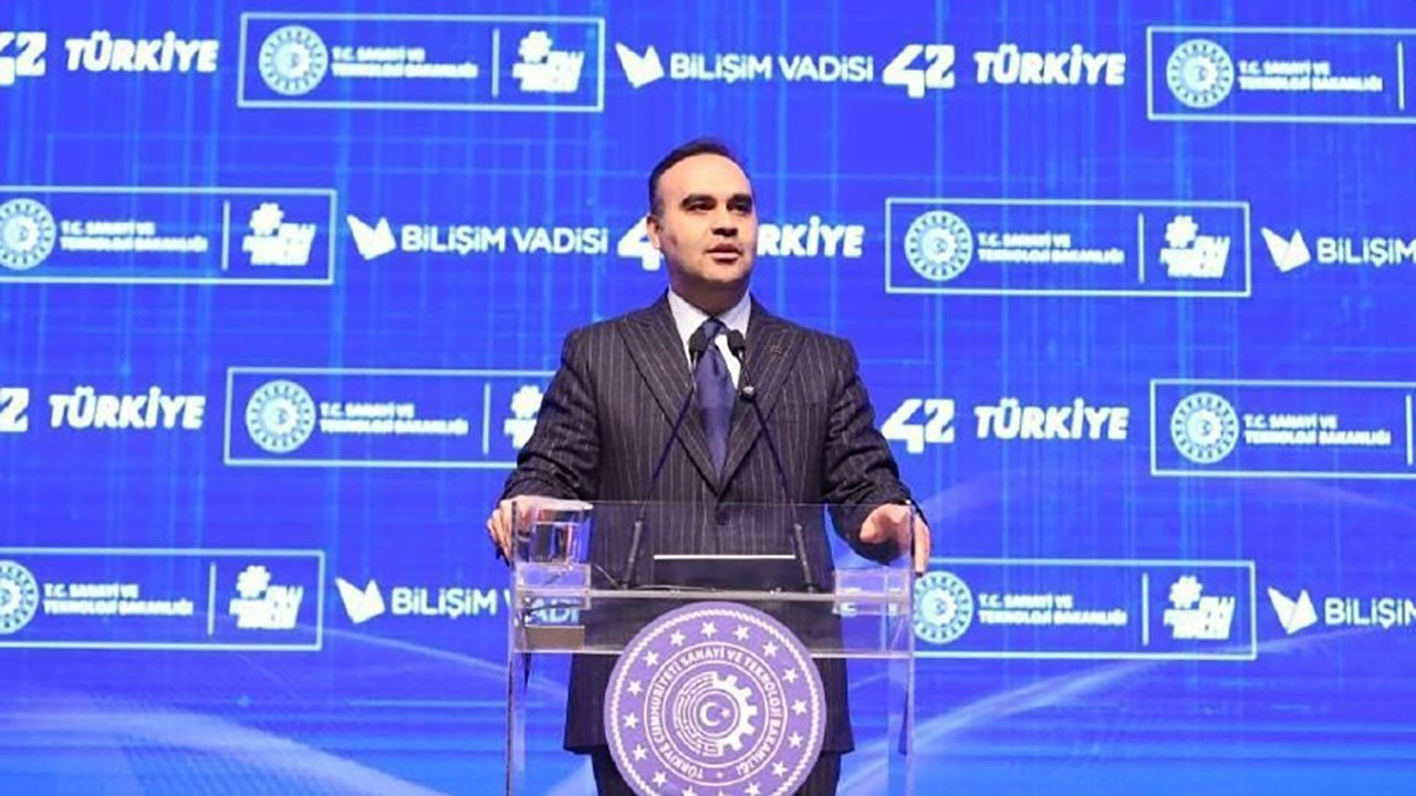 Bakan Kacır: Bugün 23 yıl öncesine göre bambaşka bir Türkiye var