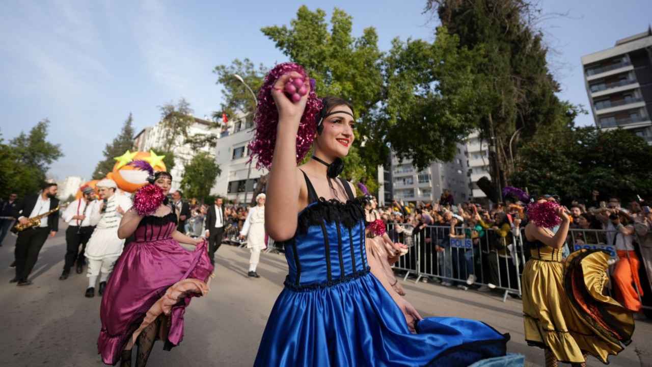 Adana bir milyon kişiyi karnavalda buluşturdu