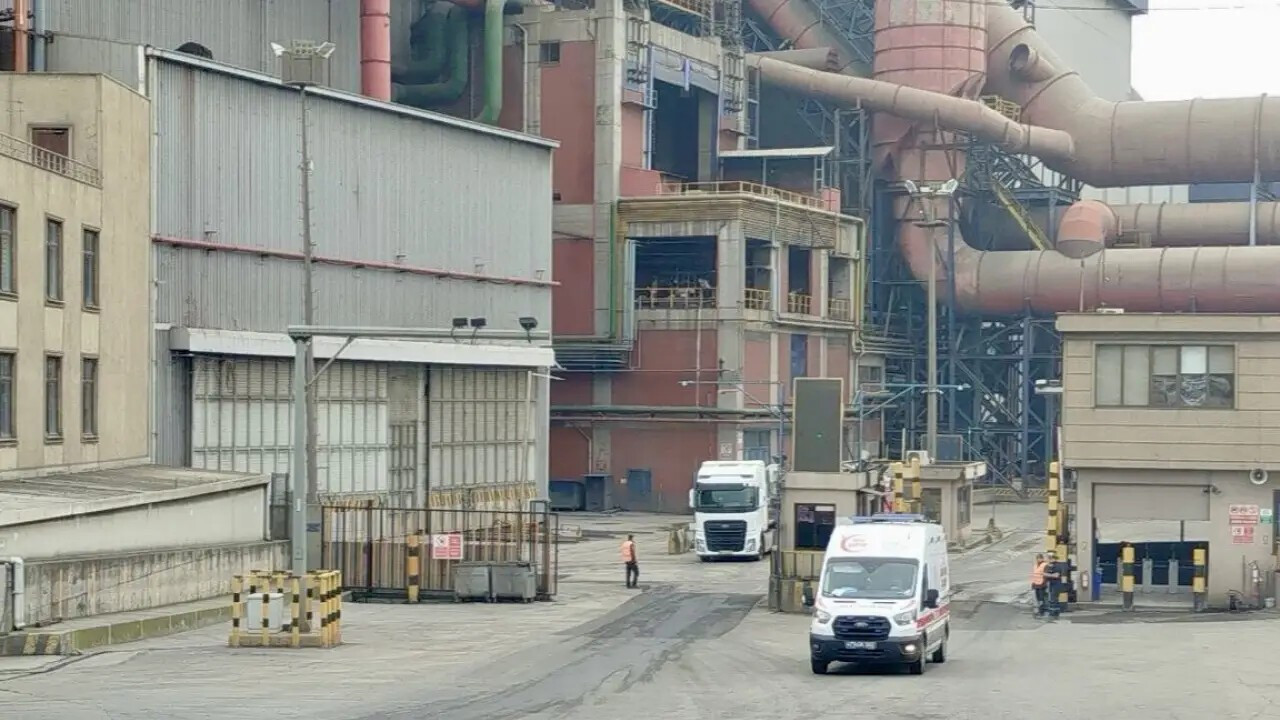 Kocaeli'de fabrikada yüksekten düşen 3 işçi hayatını kaybetti