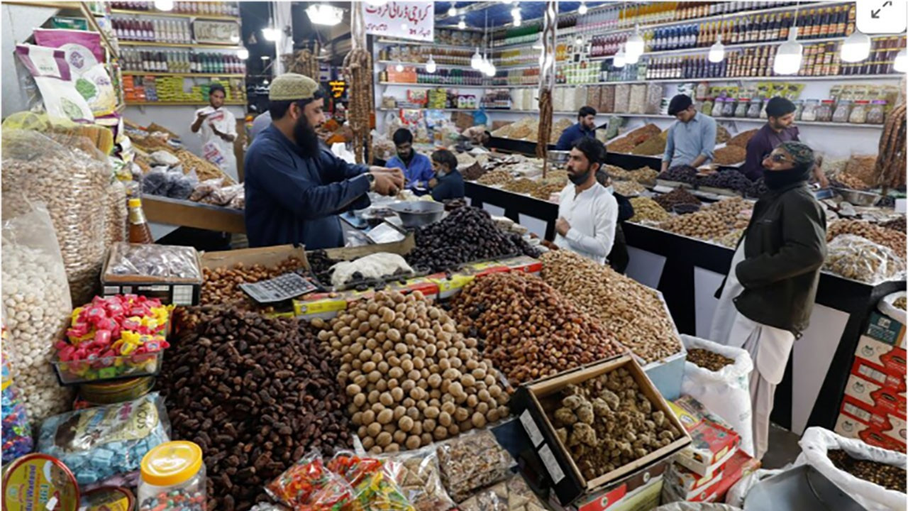 Pakistan’da savaş nedeniyle tasarruf tedbiri: Market ve AVM'ler 20.00'de kapanacak