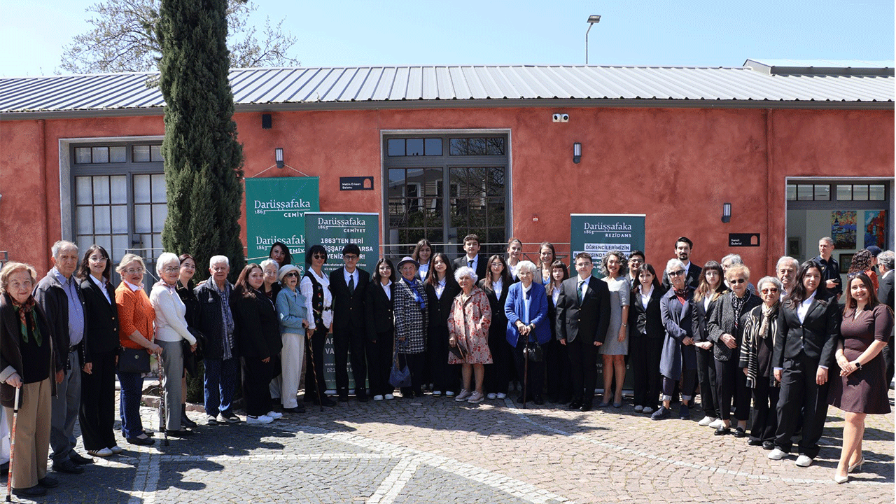 Darüşşafakalı öğrenciler ve bağışçılar kuşaklar arası dayanışmayı sanatla taçlandırdı