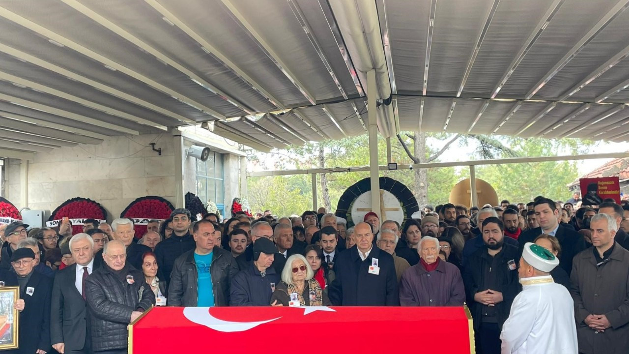 Yalçın Küçük son yolculuğuna uğurlandı