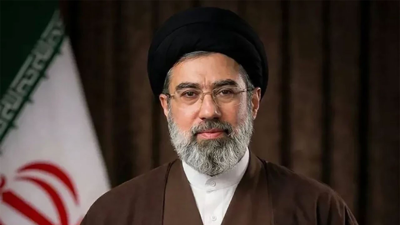 Hamaney: Hürmüz Boğazı'nın yönetiminde yeni bir aşamaya gireceğiz