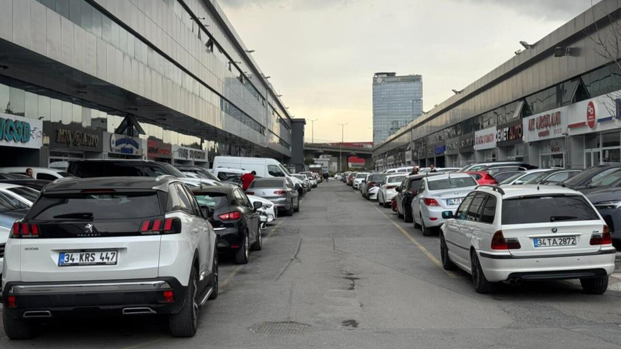 Hürmüz Boğazı otomobilde ikinci eli vurdu: Talep tamamen kesildi