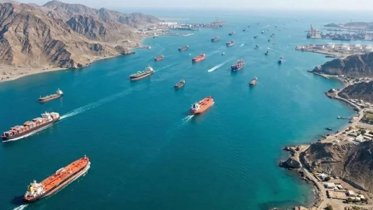 İran, Hürmüz Boğazı'ndan geçecek gemilere mayınlara karşı alternatif rota açıkladı