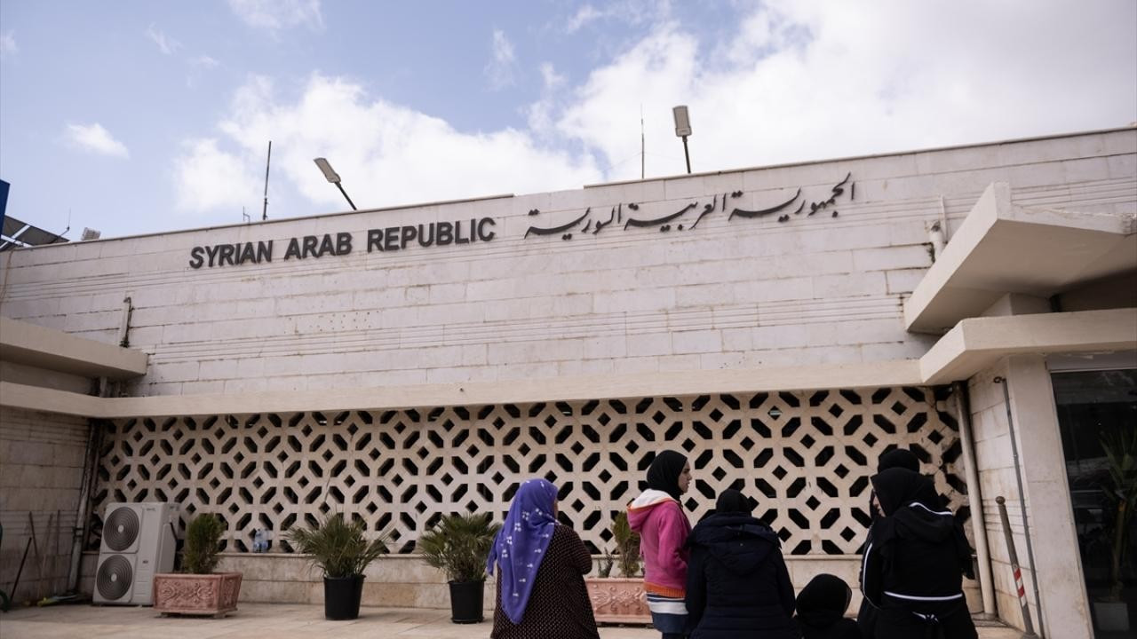 Suriye, Lübnan sınır kapısını geçişlere yeniden açtı