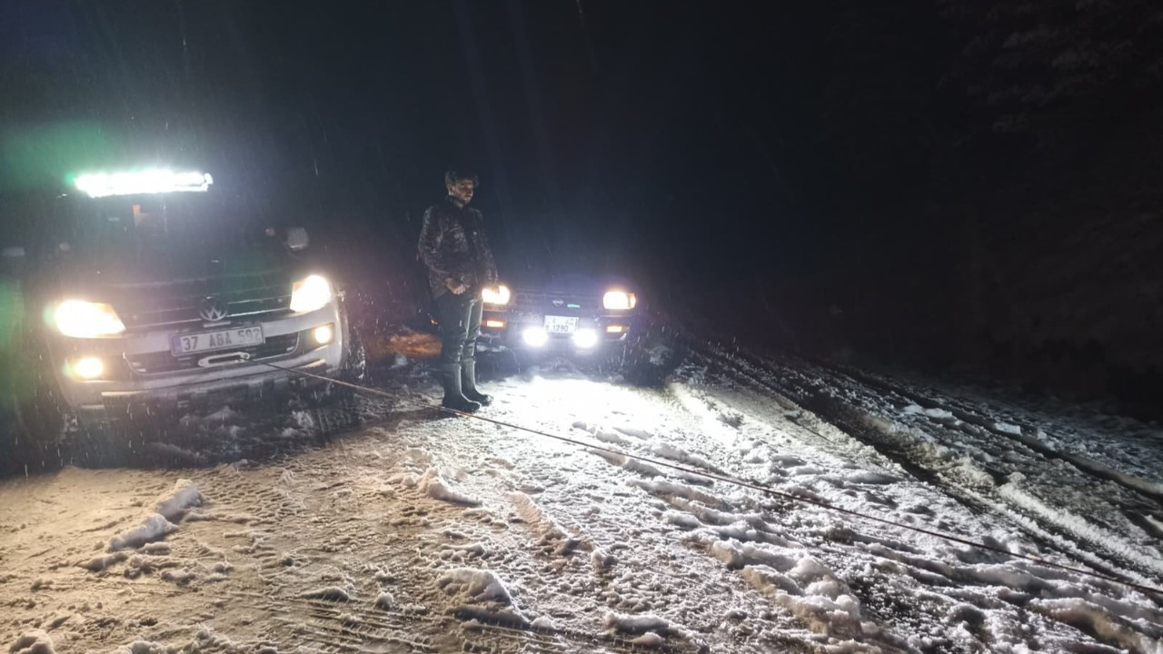 Kastamonu'da şaşırtan nisan karı