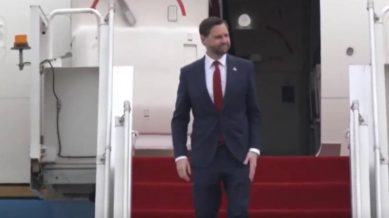 ABD Başkan Yardımcısı Vance ve heyeti, İran görüşmeleri için İslamabad'da