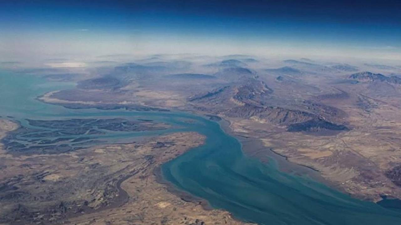 İran basını: İran'a ait ikinci gemi de ABD ablukası sırasında Hürmüz Boğazı'ndan geçti