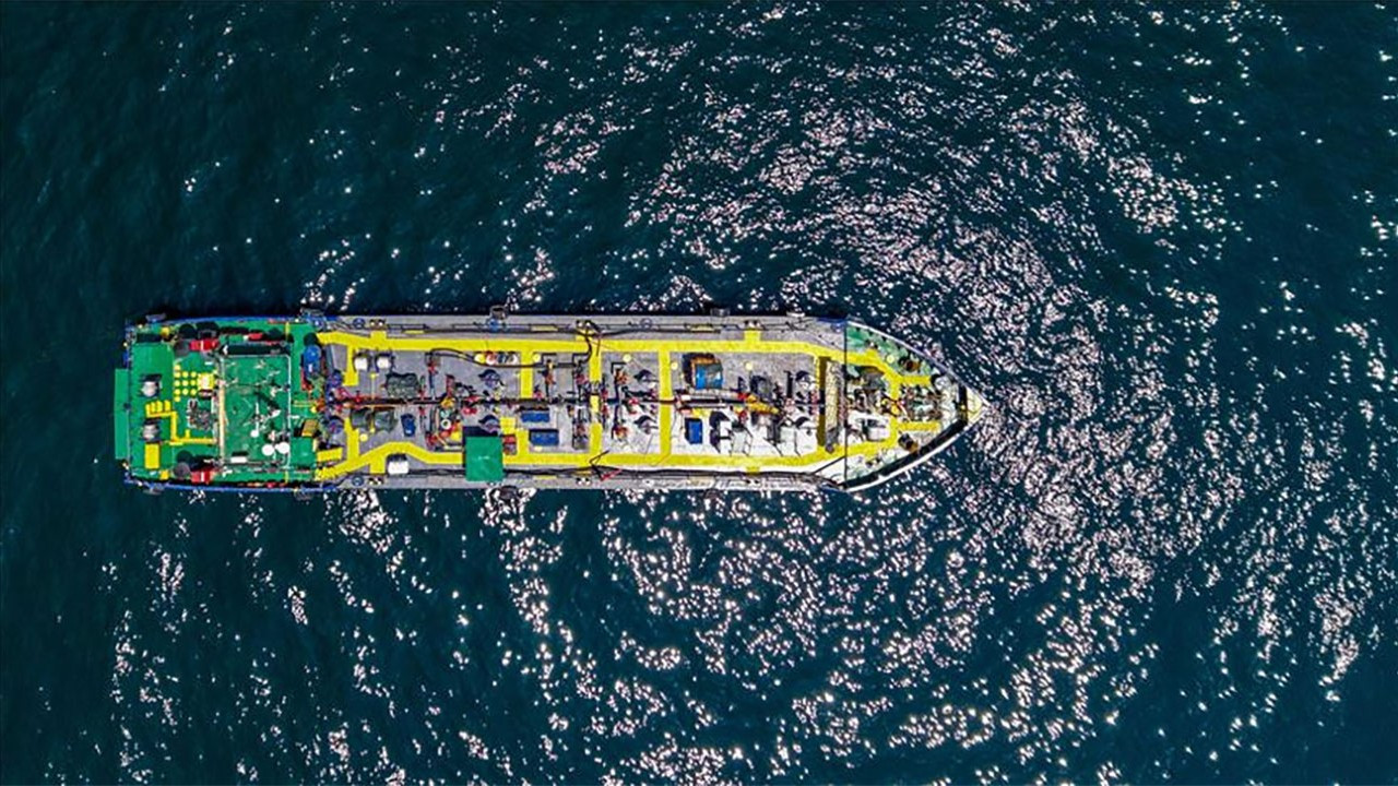 İran'a gıda taşıyan yük gemisi ve Irak'a giden tanker, Hürmüz Boğazı'ndan Basra Körfezi'ne girdi