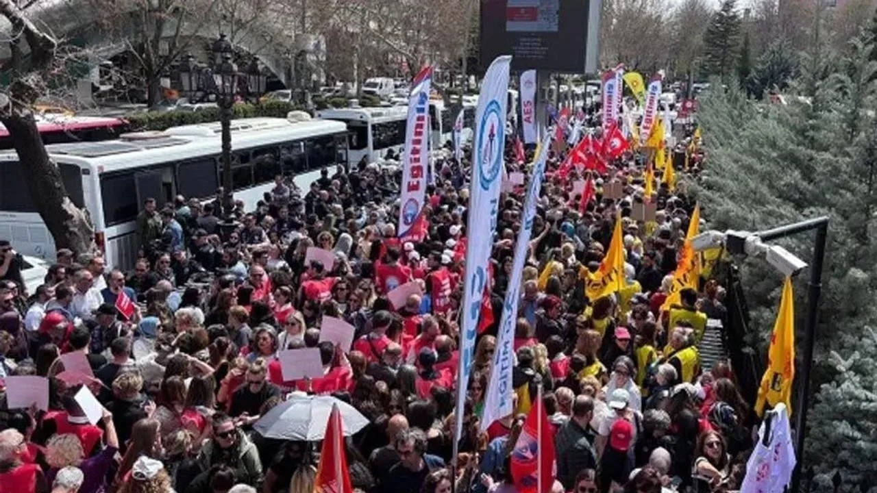 Öğretmenlerden 2 gün daha iş bırakma kararı