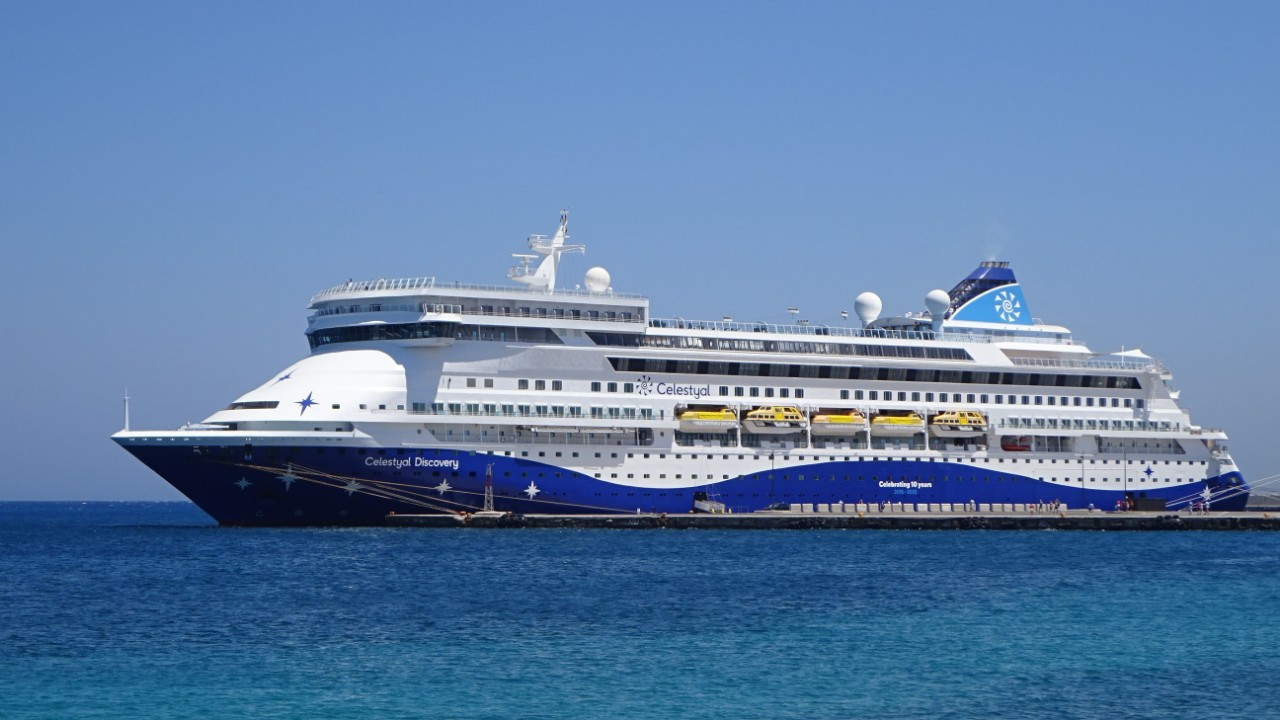 Hürmüz Boğazı’ndan 47 gün sonra ilk yolcu gemisi geçti