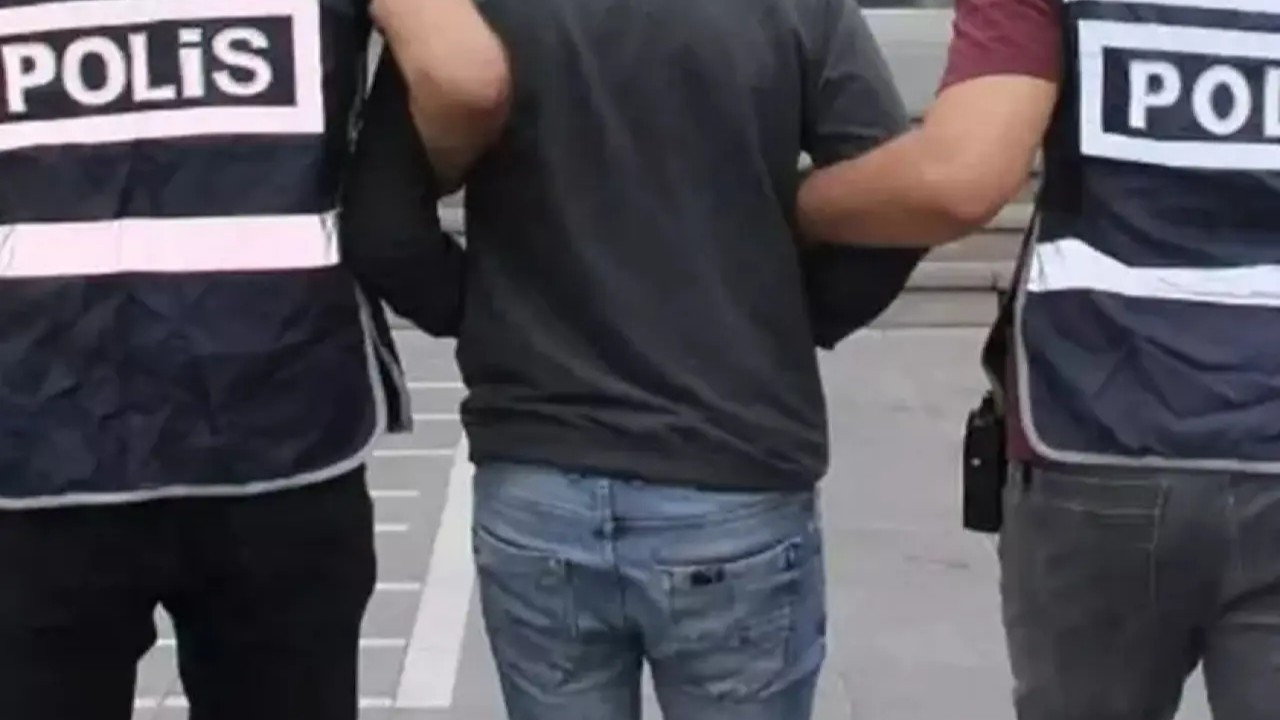 İzmir'de okula saldırı hazırlığı iddiası: 8 öğrenci gözaltına alındı