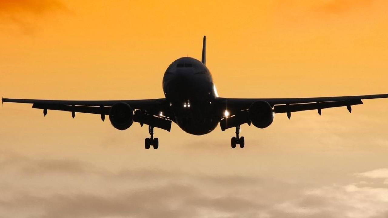 İran, hava sahasının bir bölümünü uçuşlara açtı