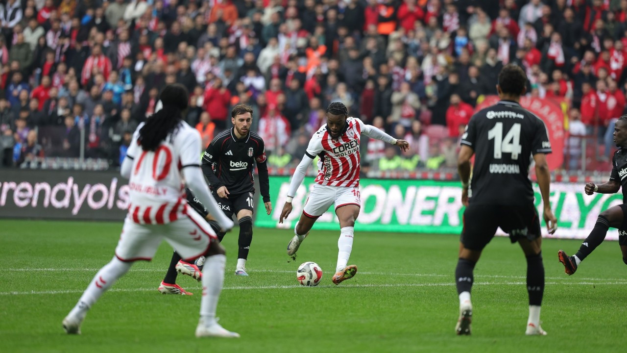 Beşiktaş Samsunspor yenilgisi ile zirveden uzaklaştı