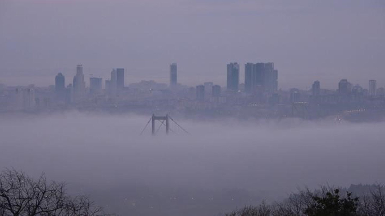 İstanbul'da yoğun sis: Boğaz hattı trafiğe kapatıldı