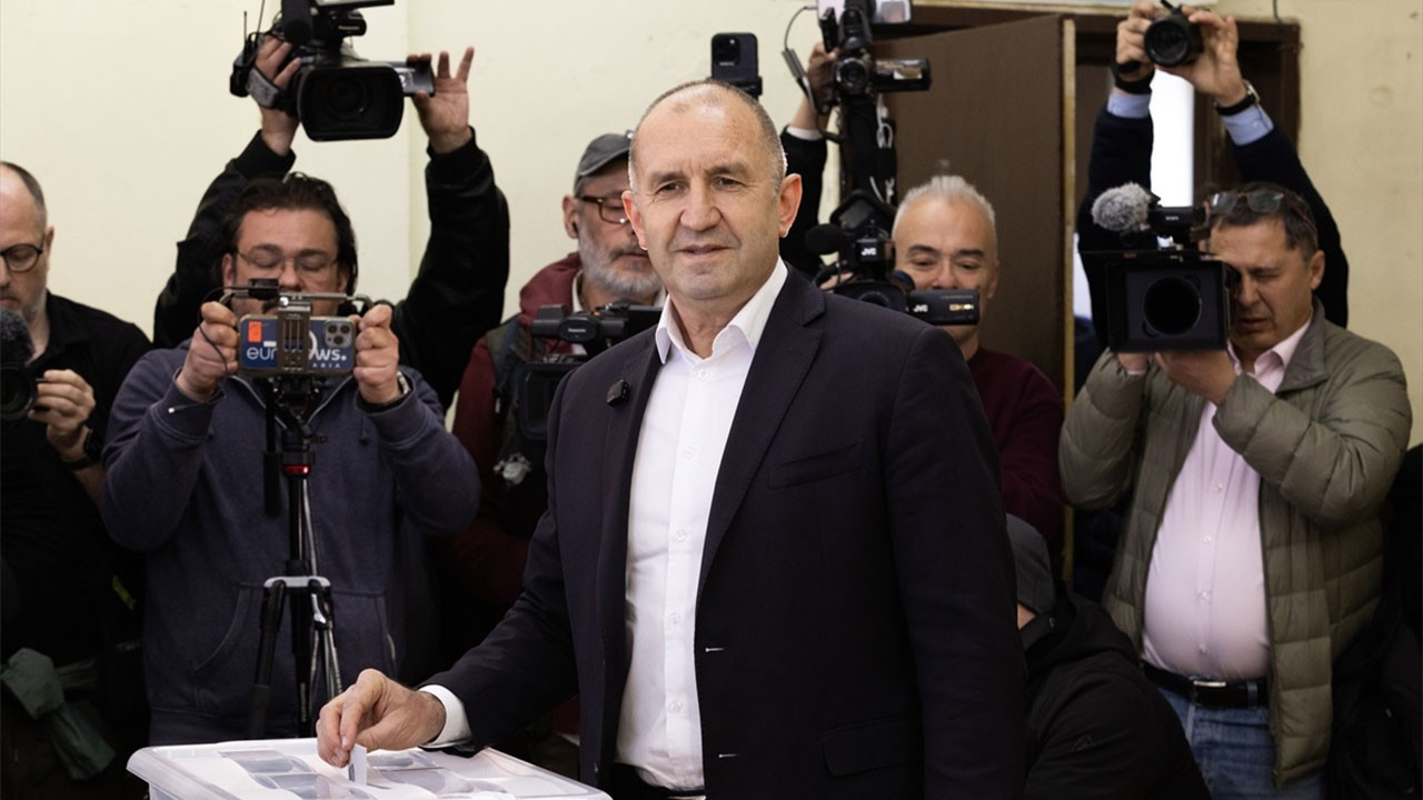 Bulgaristan'da eski Cumhurbaşkanı Radev, genel seçimi büyük farkla birinci tamamladı