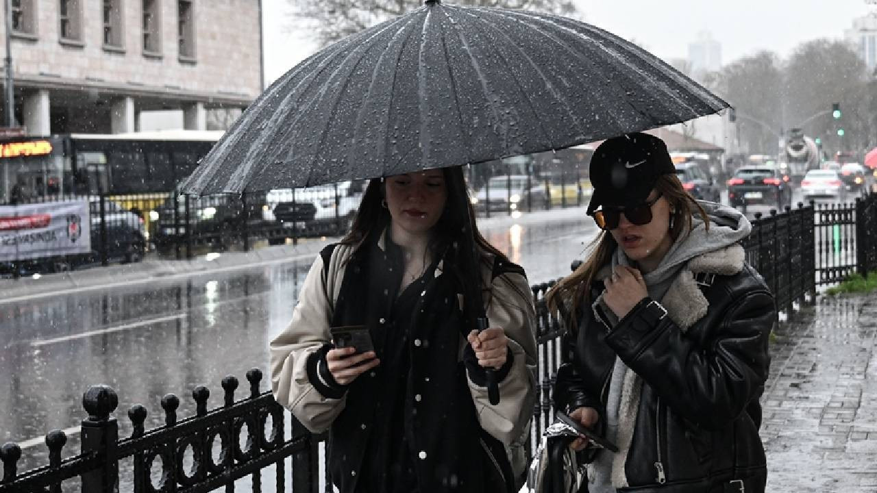 İstanbul için bir uyarı da Valilik'ten geldi: Akşam saatlerinde beklenen yağışa dikkat!