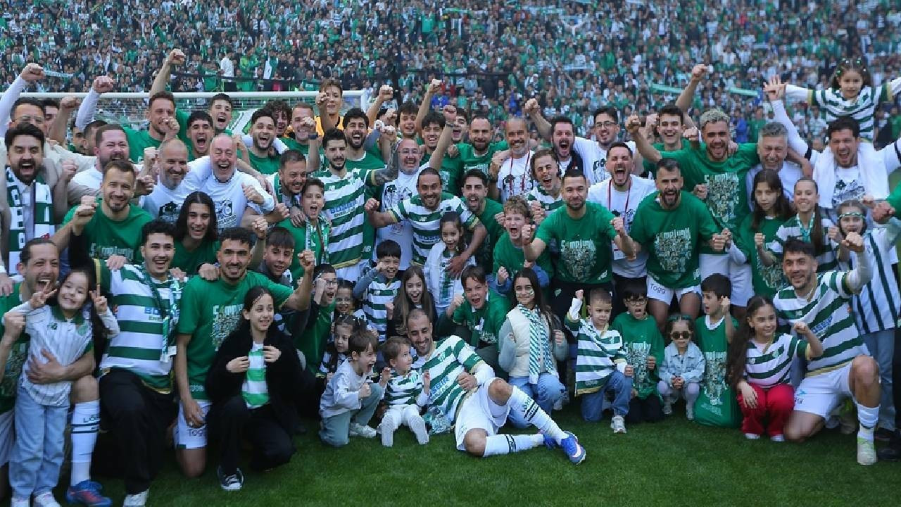 2'nci Lig şampiyonu Bursaspor, taraftar rekoruyla da Süper Lig şampiyonlarını geride bıraktı: Kombineler 2 saatte tükendi