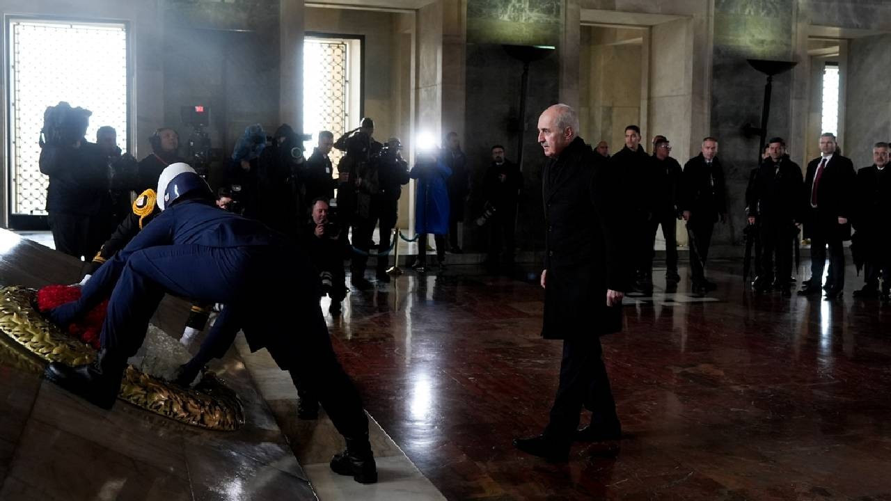 TBMM Başkanı Kurtulmuş ve devlet erkanından Anıtkabir'e ziyaret