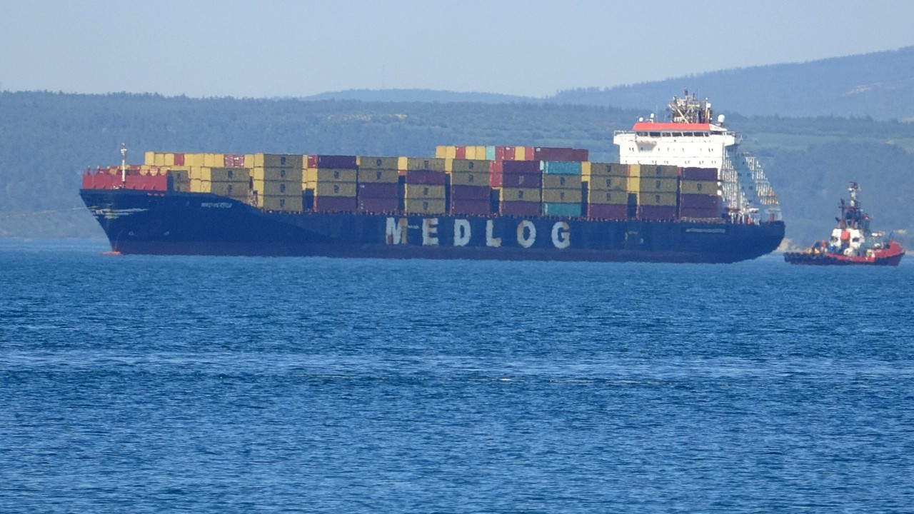 Çanakkale Boğazı'nda konteyner gemisi makine arızası yaptı