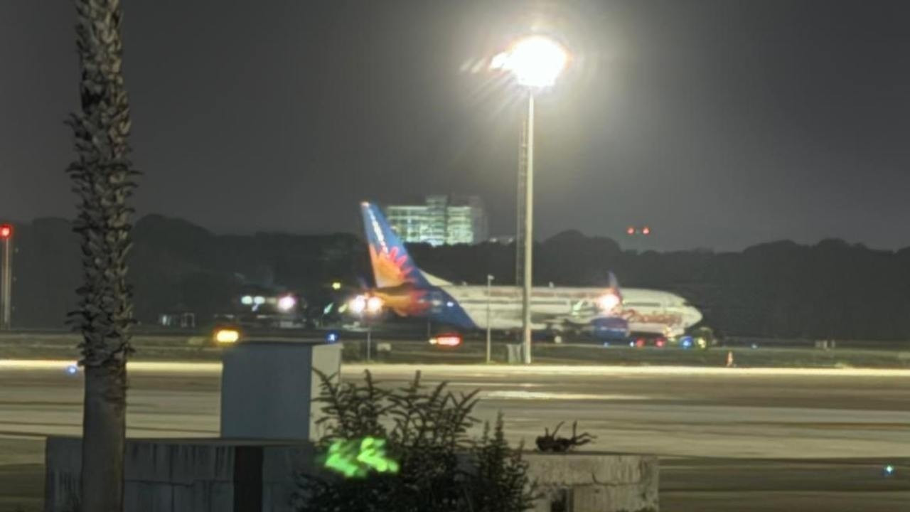 Pilotu rahatsızlanan uçak Antalya'ya acil iniş yaptı