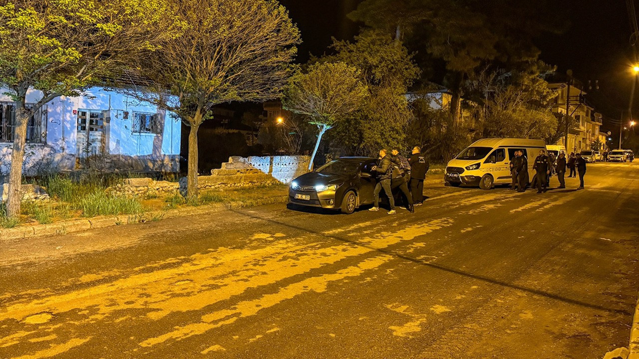 Uşak'ta polis ekibine silahlı saldırı: 2 polis memuru yaralandı