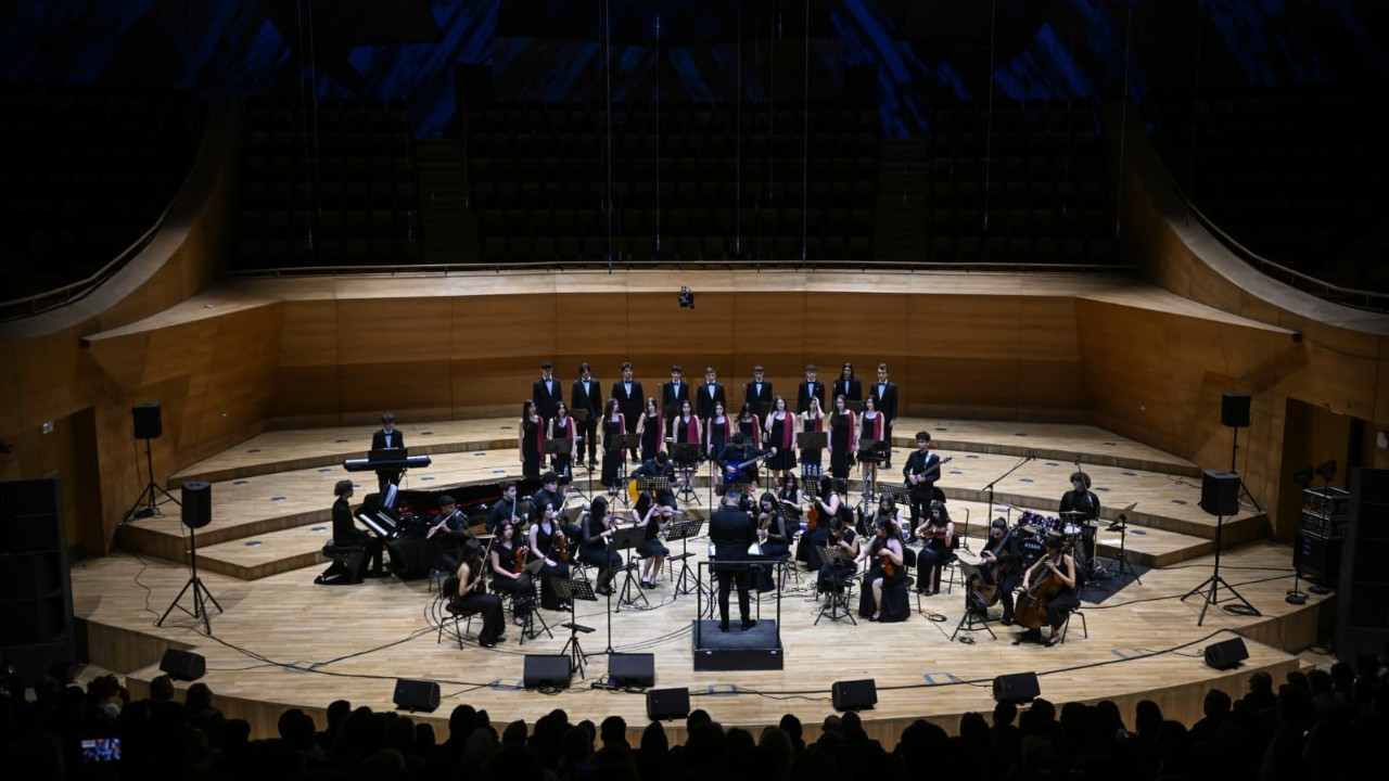 Bakan Ersoy Hataylı çocukların hayalini gerçekleştirdi