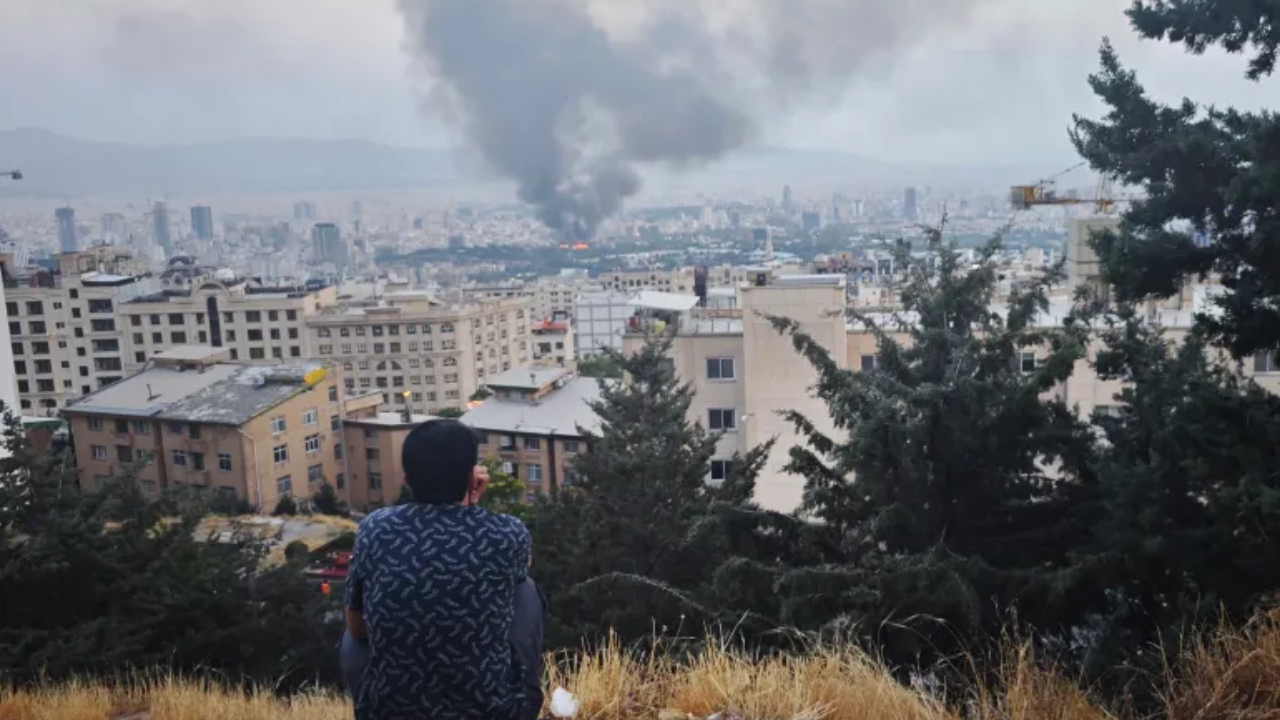 AP analizi: İran ağır darbe aldı ancak Tahran, Trump'ın daha önce pes edeceğini umuyor