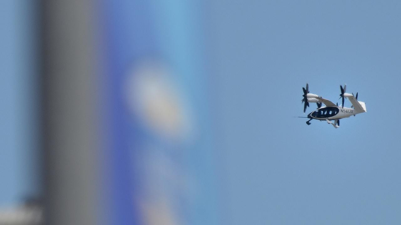 New York’ta elektrikli hava taksileri deneme uçuşlarına başladı