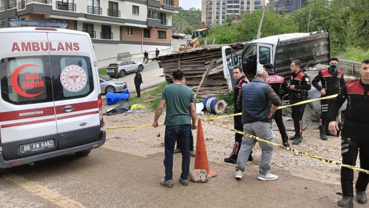 1 Mayıs İşçi Bayramı'nda kamyon altında kalan 2 işçi hayatını kaybetti