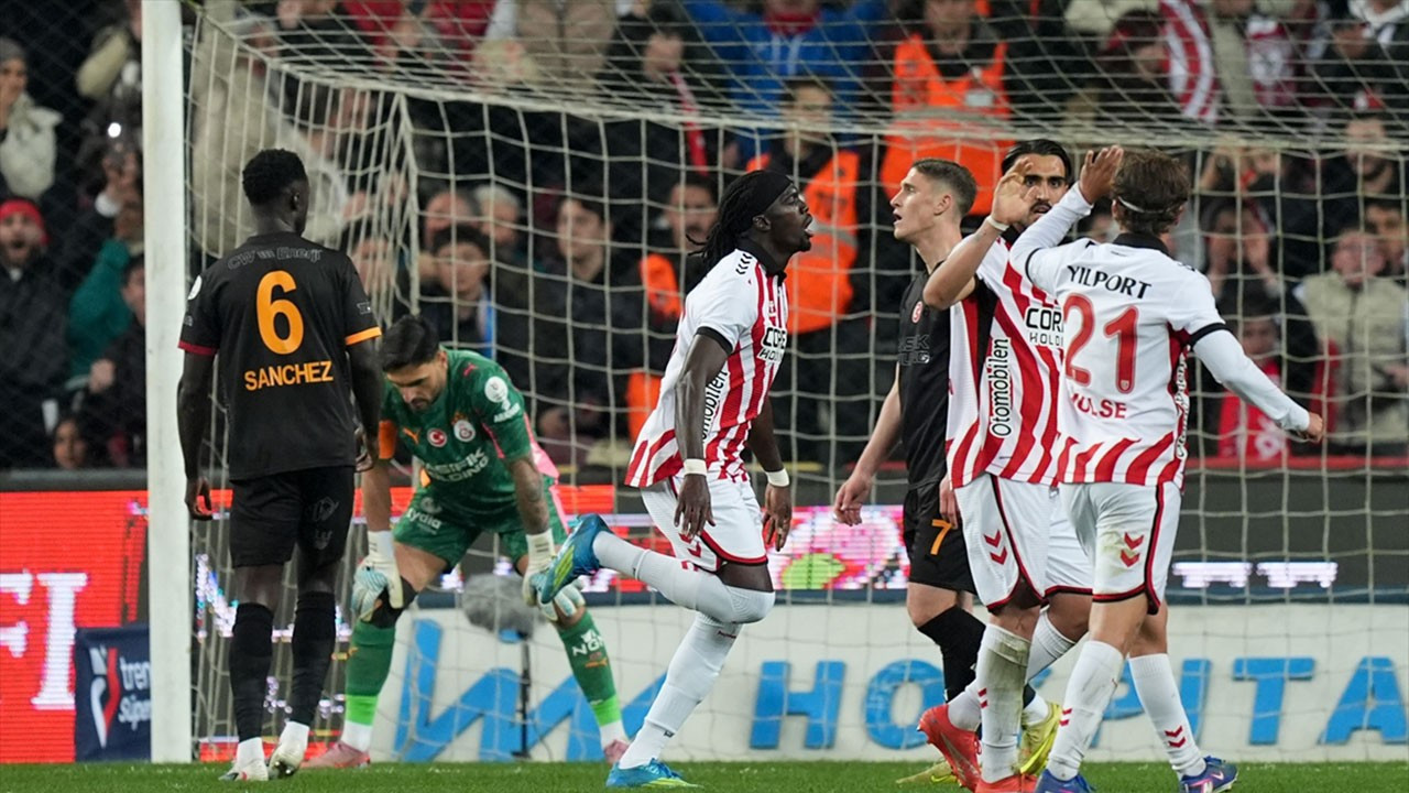 Şampiyonluk yolunda Galatasaray'a 4-1'lik mağlubiyet şoku
