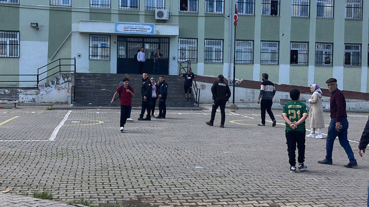 Diyarbakır'da okul önünde silah sesleri: Öğrenciler tahliye edildi, saldırganlar gözaltında