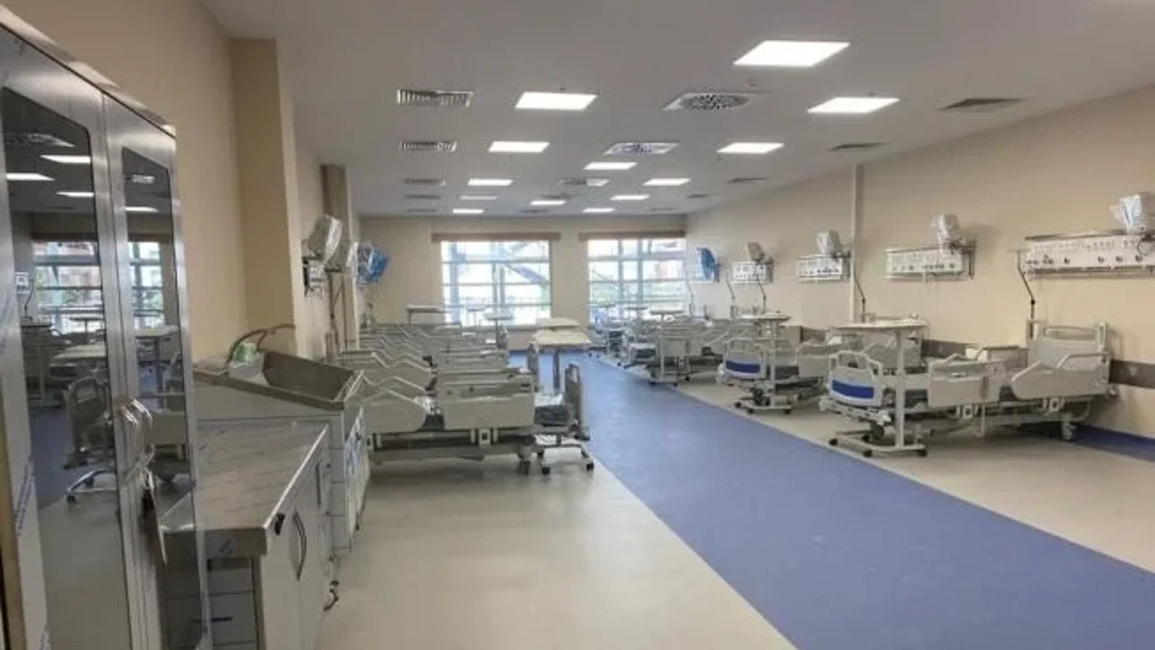 Sağlık Bakanlığı, yoğun bakım yatak sayısının 47 bin 809'a ulaştığını bildirdi