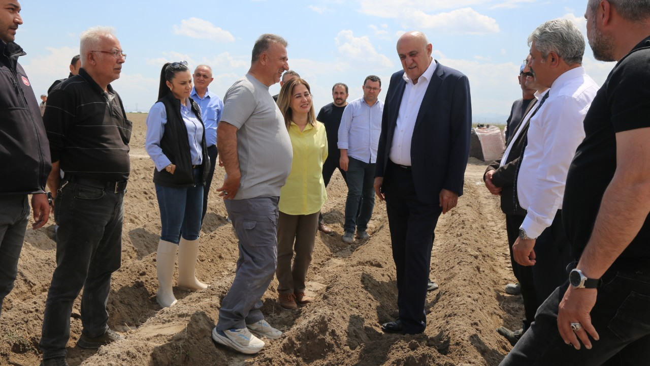 Başkan Erkoyuncu patates ekimine katıldı: Bağımlılık bitiyor, kapasite artıyor!