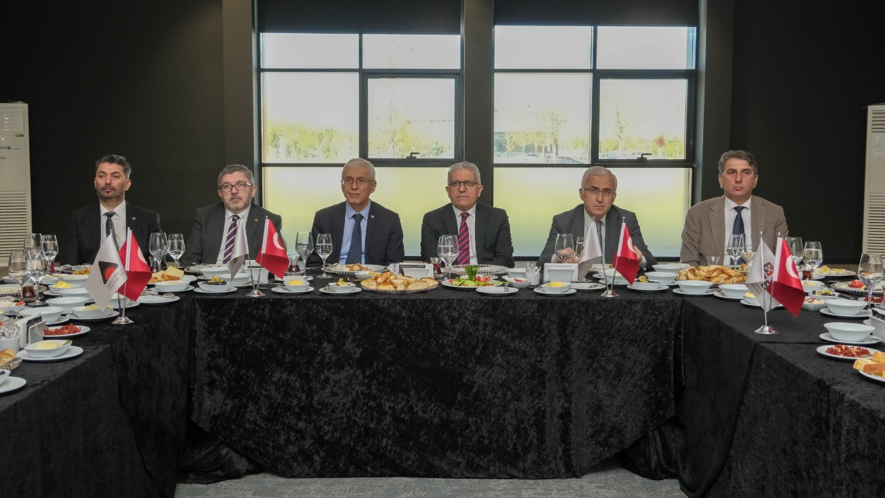Küpeli "Üniversitelerimizin bilimsel birikimi ile sanayimizin üretim gücünü buluşturmalıyız"