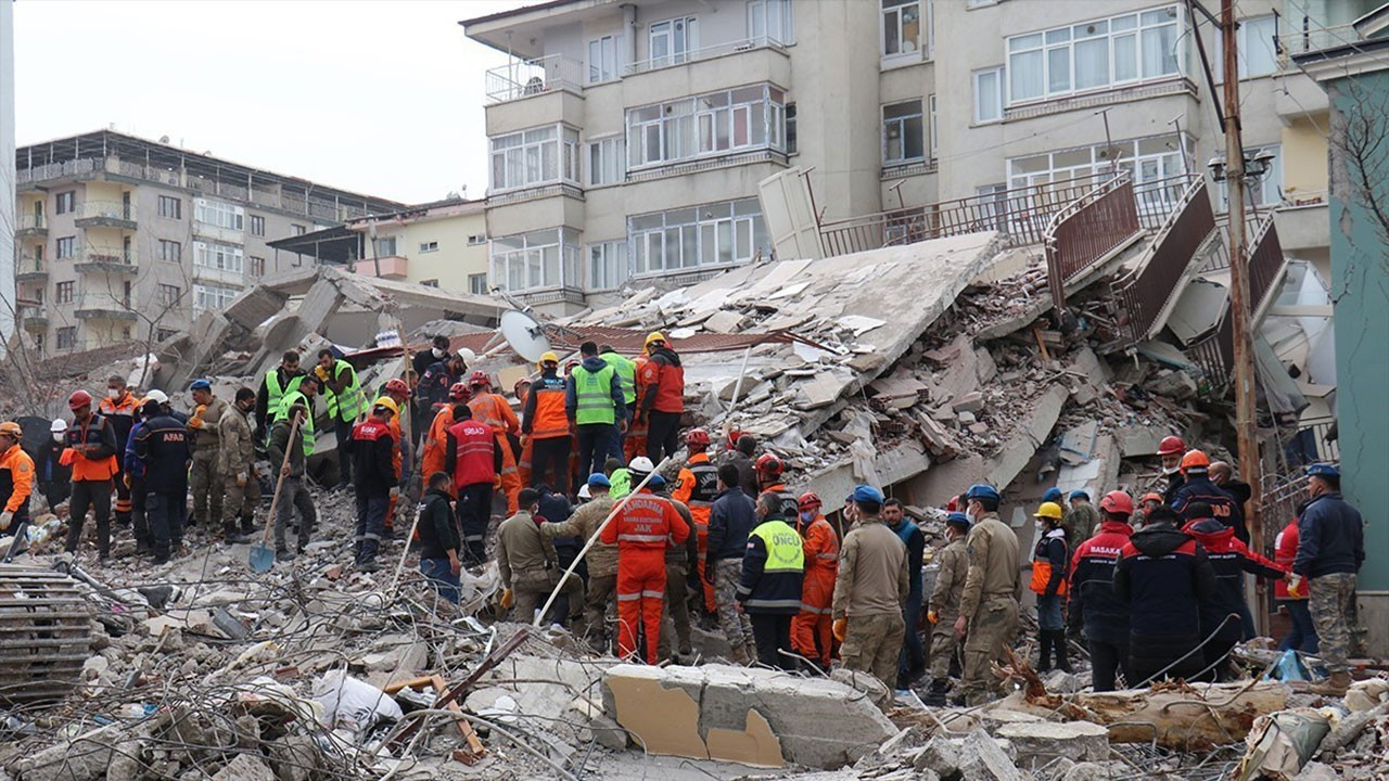 Eski Belediye Başkanı Erkal’a depremde yıkılan binayla ilgili davada 4 yıl hapis