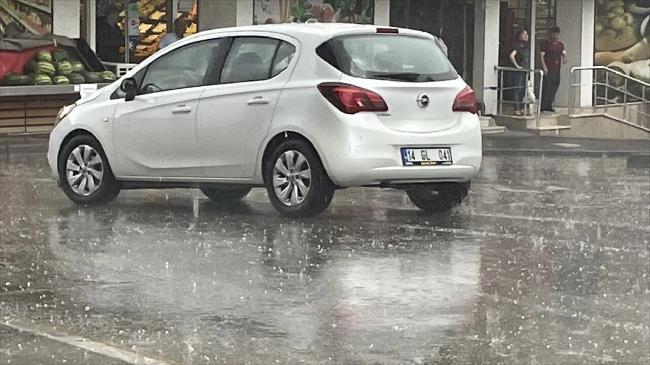 Bolu'da sağanak ve dolu hayatı felç etti