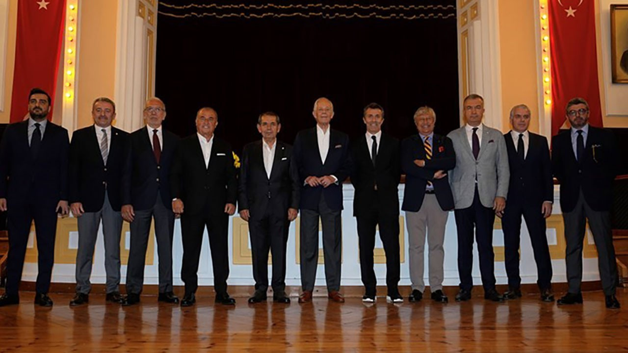 Galatasaray’ın efsane isimleri UEFA Kupası zaferinin yıl dönümünde bir araya geldi