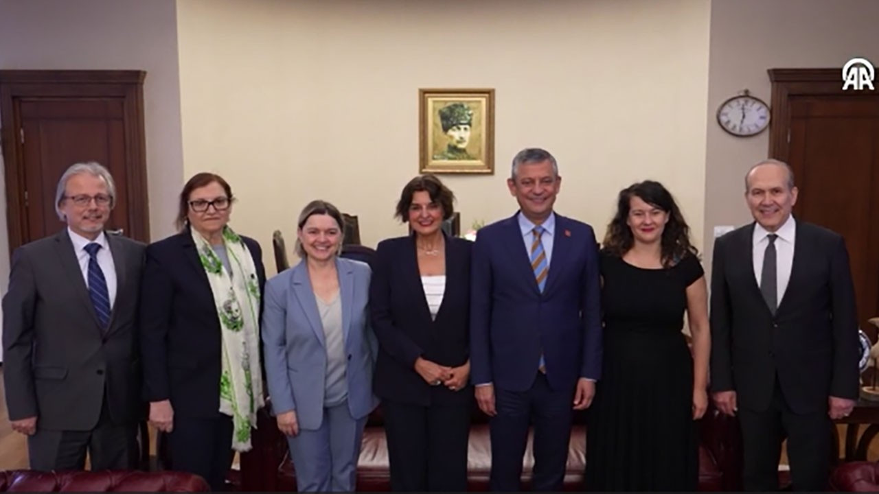 CHP Genel Başkanı Özel, Avrupa Yeşil Partisi Eş Genel Başkanı Tsetsi ile görüştü