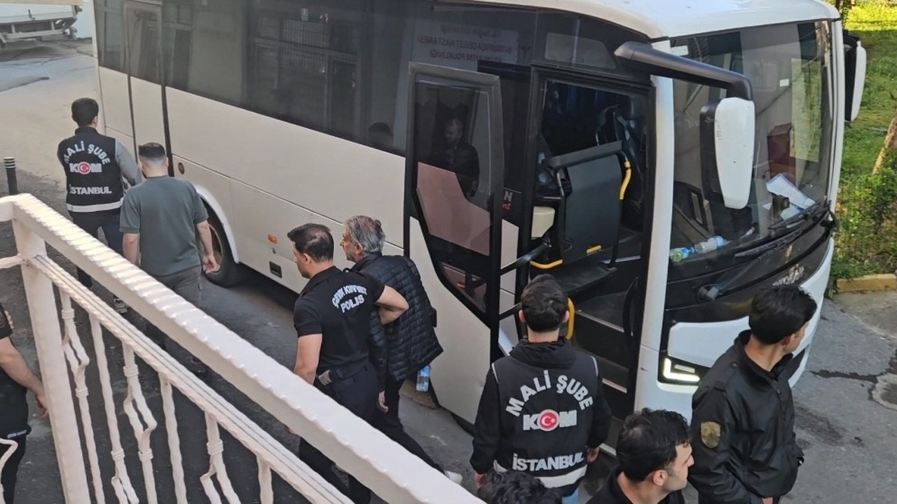İBB'ye ihale operasyonu | Gözaltına alınan 12 zanlı adliyeye sevk edildi