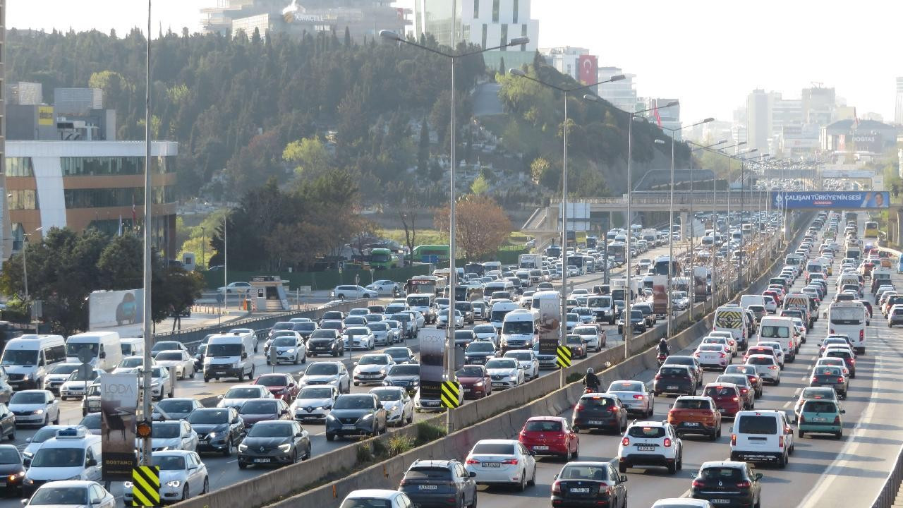 İstanbul’da sağanak yağış sonrası trafik yoğunluğu yüzde 85'e ulaştı