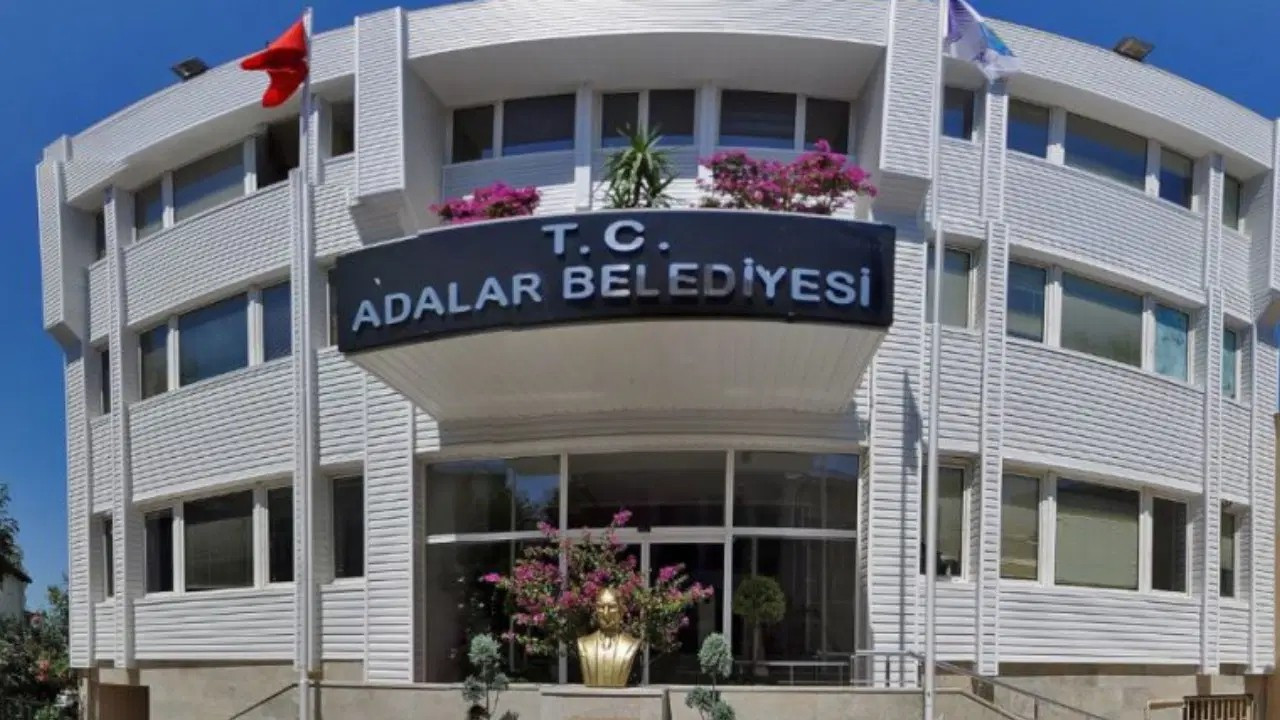 Adalar Belediyesi’ne operasyon: Başkan dahil 41 kişi gözaltına alındı