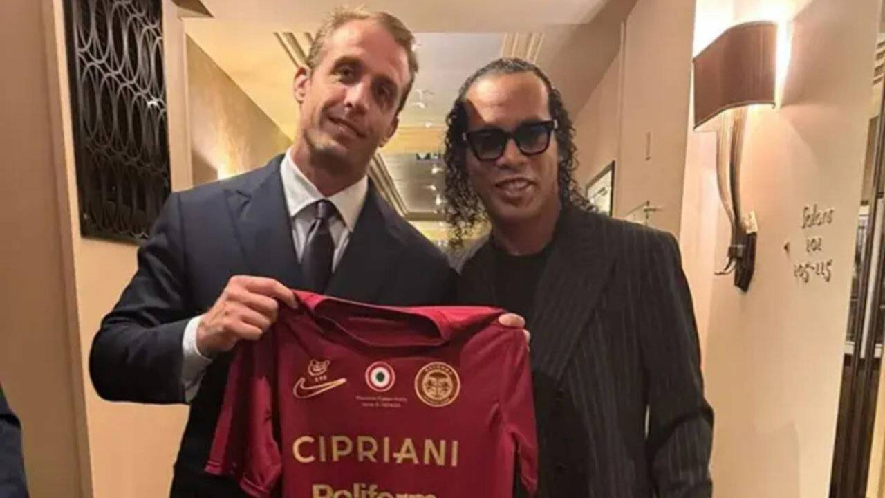 Ronaldinho futbola geri dönüyor