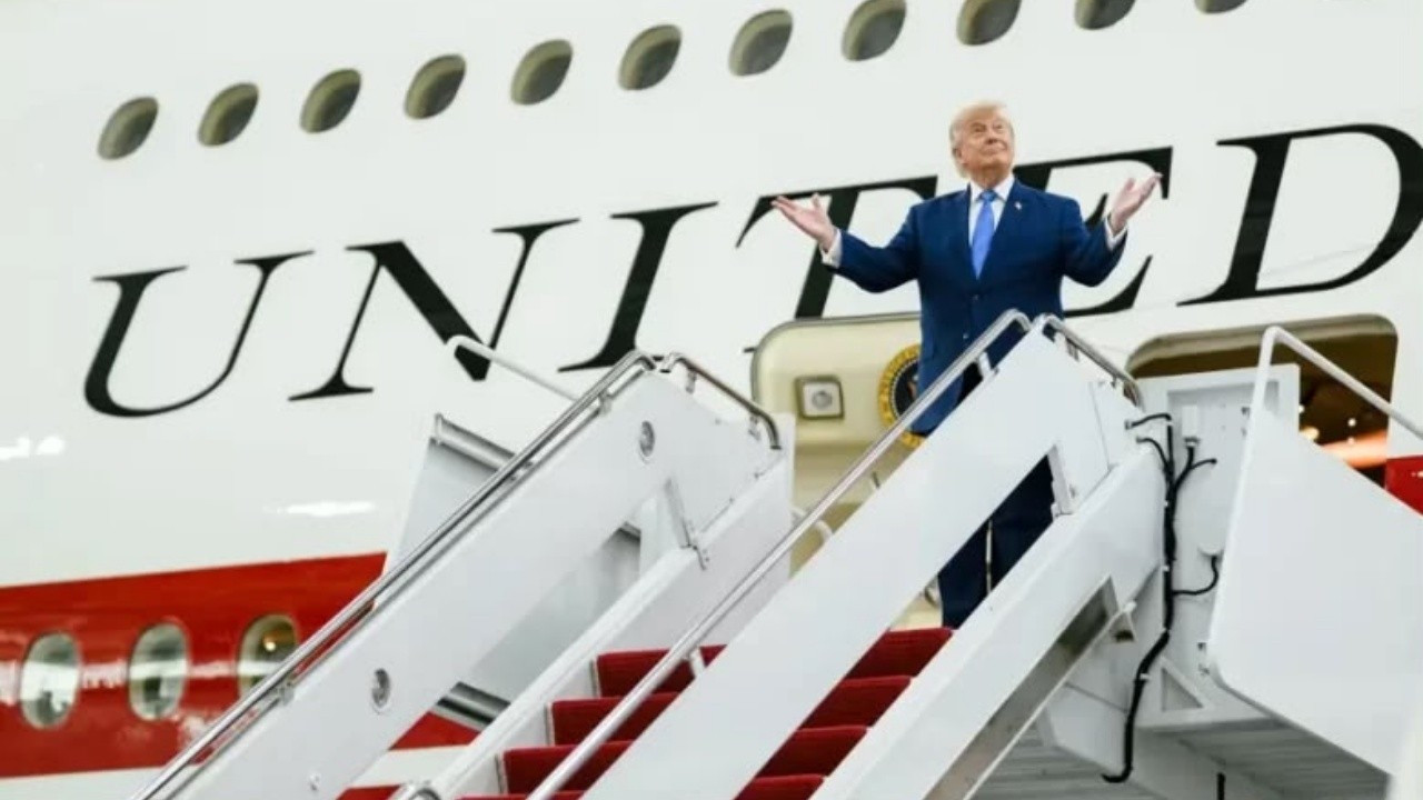 Trump Katar’ın hediye ettiği “Air Force One” uçağını teslim aldı