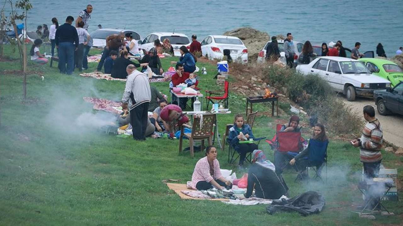 Valilik açıkladı! İstanbul'da mangal ve piknik yapabileceğiniz alanlar belli oldu