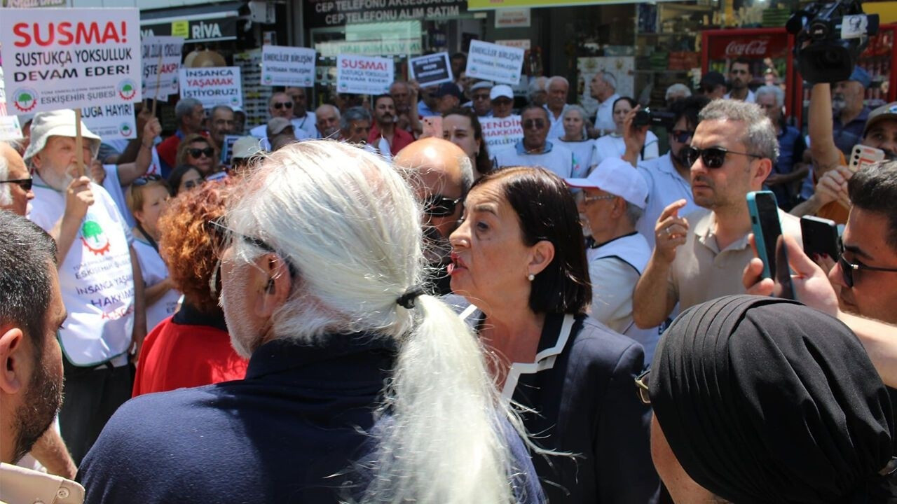 Emekli eyleminde CHP'li vekil Süllü'ye protesto: Butlancı istemiyoruz!